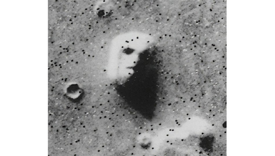 Фото лицо на Марсе
