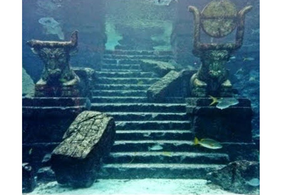 Предметы из подводного города Камбей возрастом от 9 500 лет