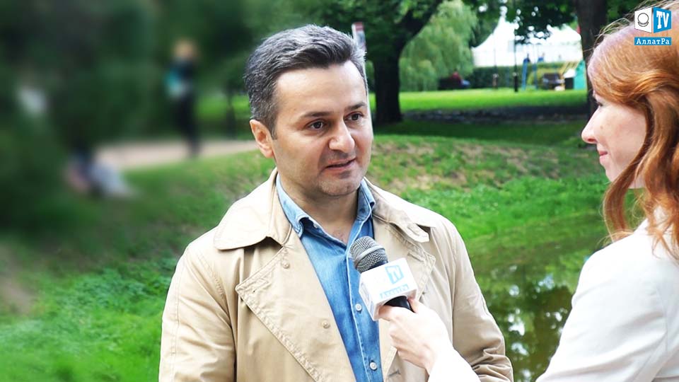 Вице-президент Союза армян России Левон Муканян даёт интервью АЛЛАТРА ТВ на традиционном многонациональном празднике «Абрикос-2020»