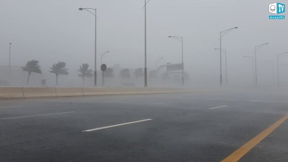 Проливной дождь и ураган в Абу-Даби (ОАЭ), ноябрь 2019