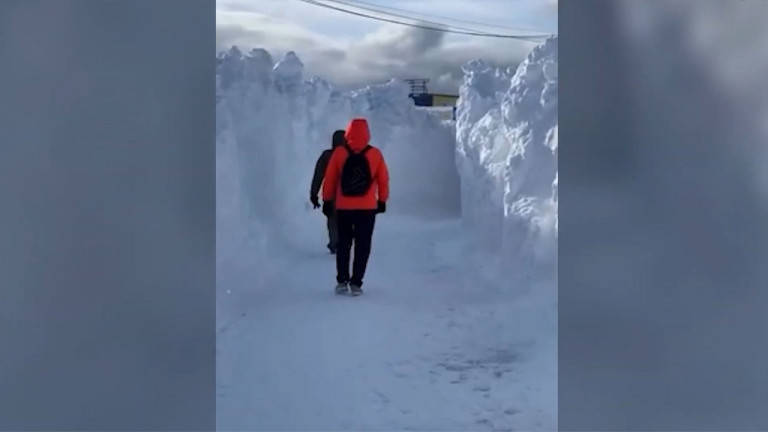 Kamtschatka unter Schnee begraben: Russische Stadt tagelang eingeschlossen