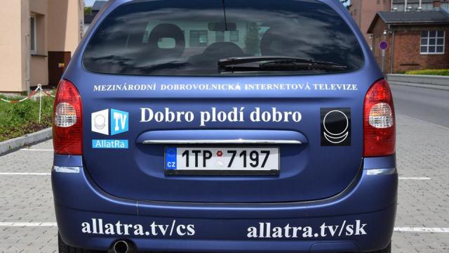Czech Republic AllatRa sings on cars